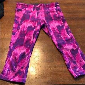 Women’s medium Underarmour capri